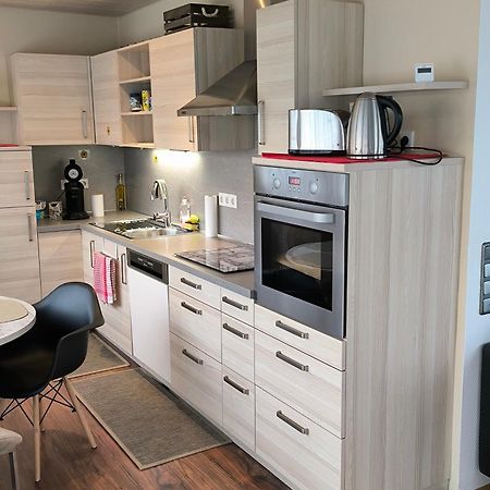 Im Herzen Von Wiesdorf- Blick Auf Das Bayer-Kreuz -Appartement Mit 2 Schlafzimmern-Fuer 3 Personen -Zentral Gelegen - Friedrich Ebert Platz 5A , 4Te Etage - Dachterrasse Und Sauna - Kaution Pflicht - Leverkusen Luaran gambar