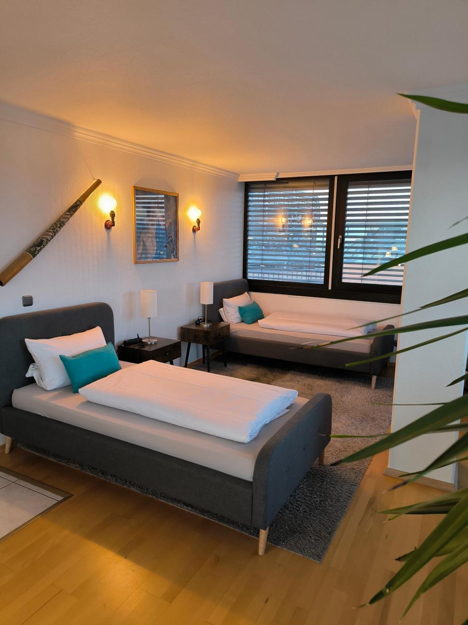 Im Herzen Von Wiesdorf- Blick Auf Das Bayer-Kreuz -Appartement Mit 2 Schlafzimmern-Fuer 3 Personen -Zentral Gelegen - Friedrich Ebert Platz 5A , 4Te Etage - Dachterrasse Und Sauna - Kaution Pflicht - Leverkusen Luaran gambar
