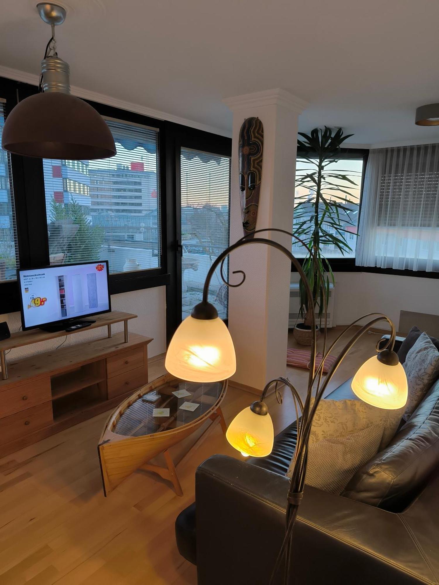 Im Herzen Von Wiesdorf- Blick Auf Das Bayer-Kreuz -Appartement Mit 2 Schlafzimmern-Fuer 3 Personen -Zentral Gelegen - Friedrich Ebert Platz 5A , 4Te Etage - Dachterrasse Und Sauna - Kaution Pflicht - Leverkusen Luaran gambar
