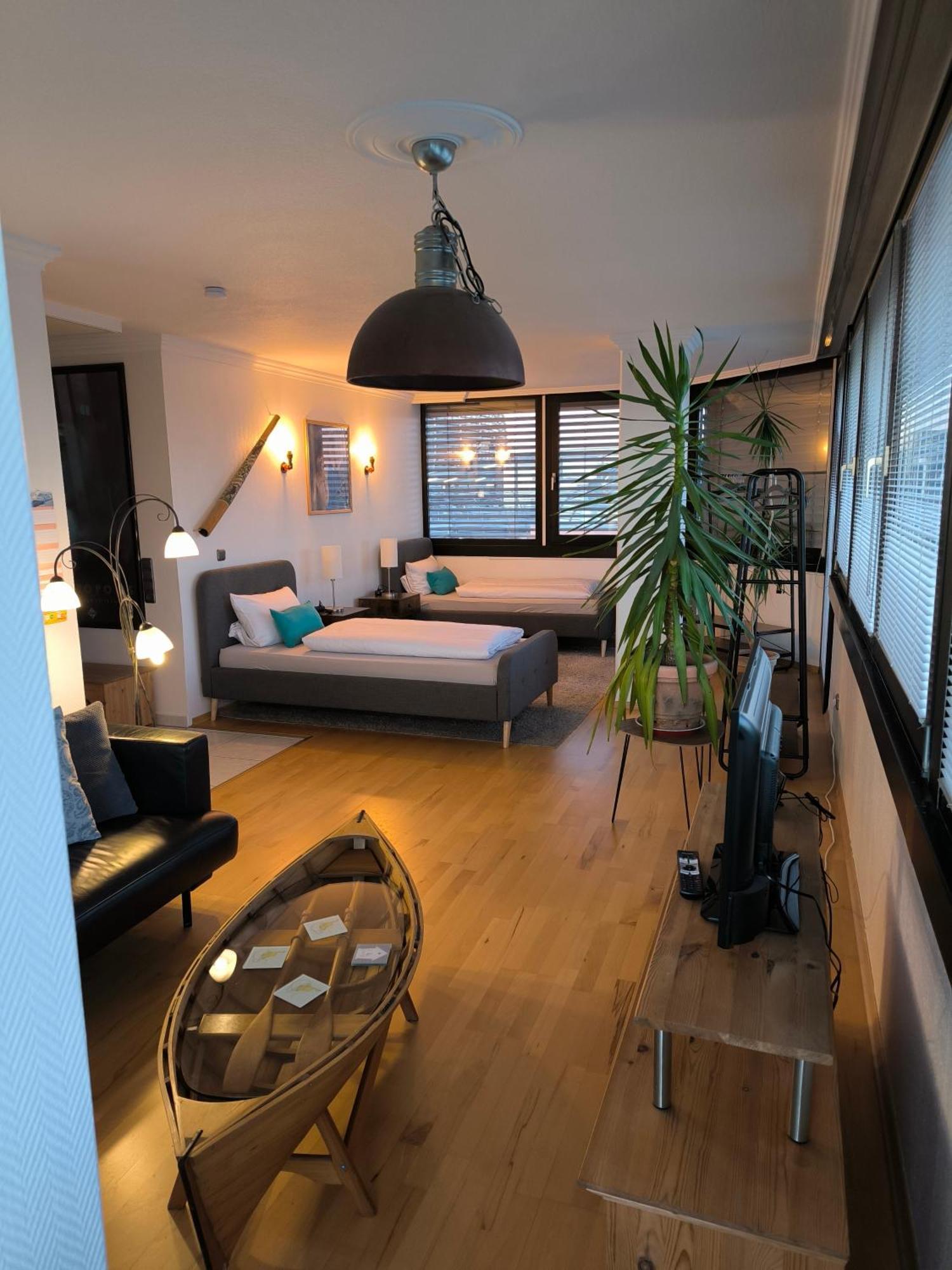 Im Herzen Von Wiesdorf- Blick Auf Das Bayer-Kreuz -Appartement Mit 2 Schlafzimmern-Fuer 3 Personen -Zentral Gelegen - Friedrich Ebert Platz 5A , 4Te Etage - Dachterrasse Und Sauna - Kaution Pflicht - Leverkusen Luaran gambar