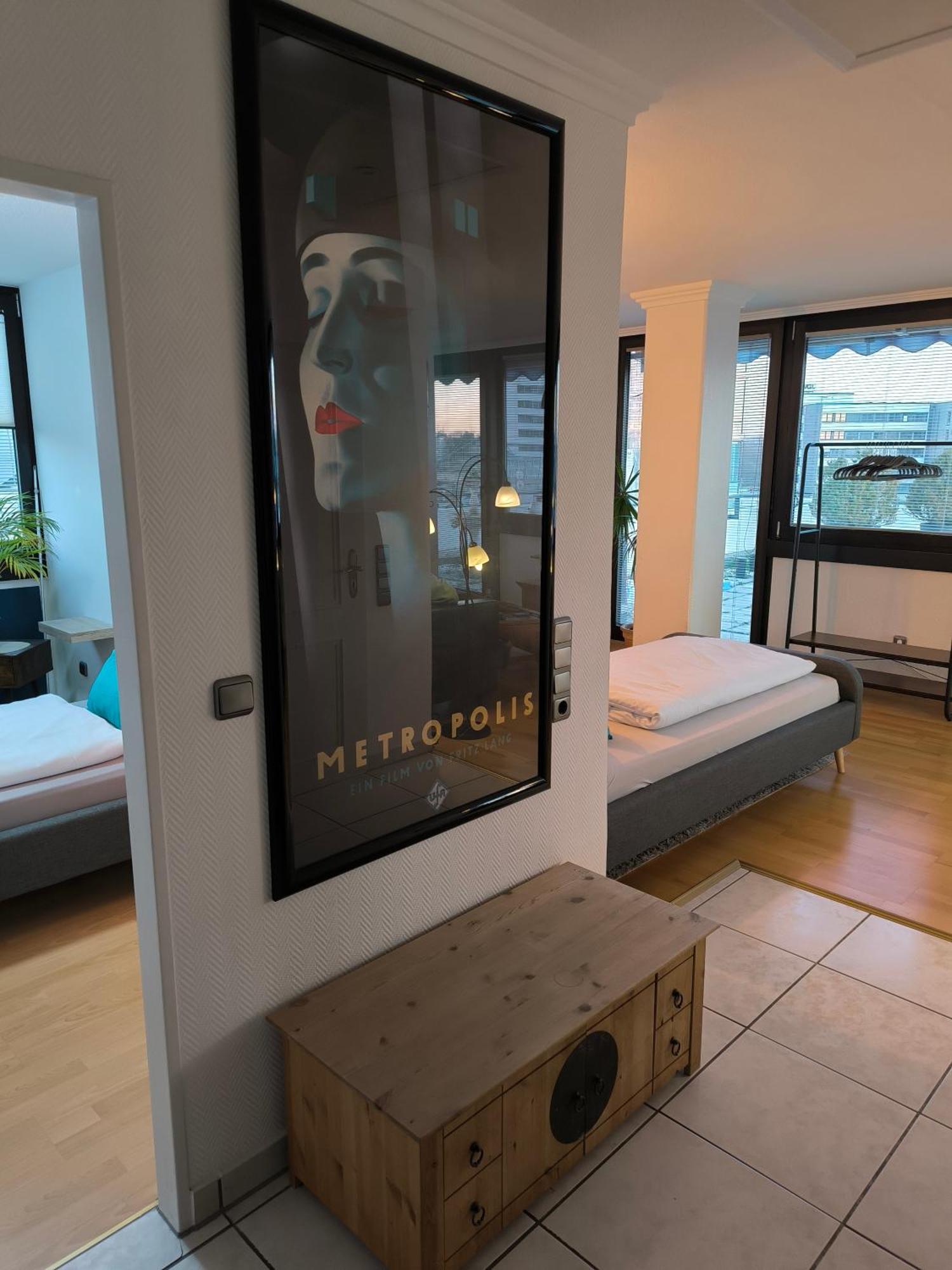 Im Herzen Von Wiesdorf- Blick Auf Das Bayer-Kreuz -Appartement Mit 2 Schlafzimmern-Fuer 3 Personen -Zentral Gelegen - Friedrich Ebert Platz 5A , 4Te Etage - Dachterrasse Und Sauna - Kaution Pflicht - Leverkusen Luaran gambar