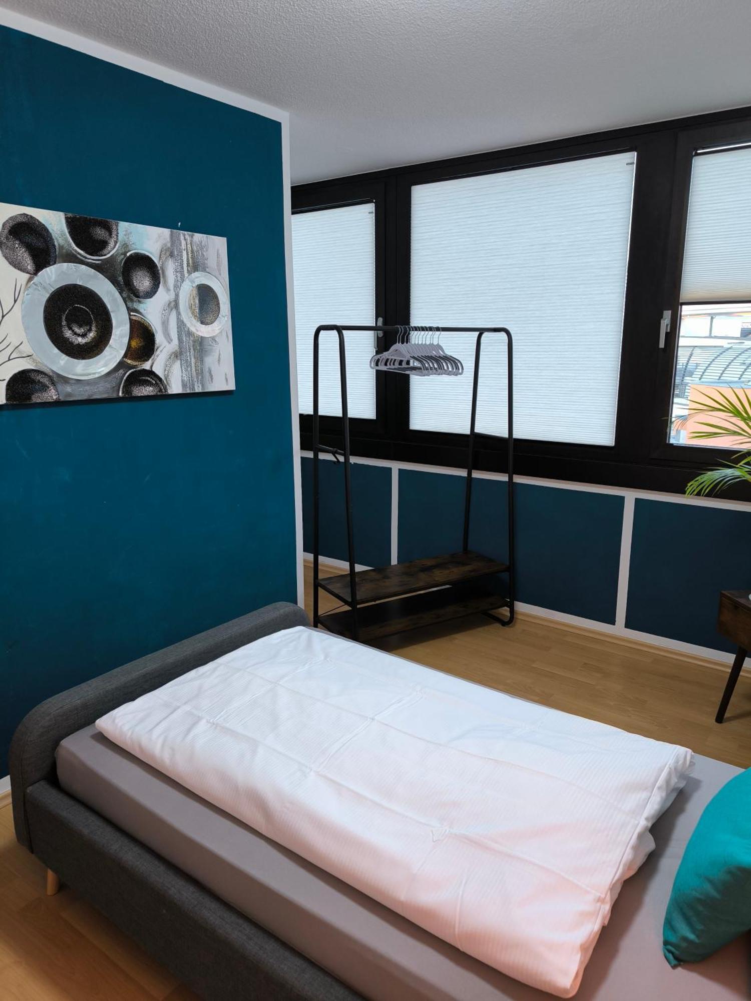 Im Herzen Von Wiesdorf- Blick Auf Das Bayer-Kreuz -Appartement Mit 2 Schlafzimmern-Fuer 3 Personen -Zentral Gelegen - Friedrich Ebert Platz 5A , 4Te Etage - Dachterrasse Und Sauna - Kaution Pflicht - Leverkusen Luaran gambar